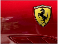 Rot-Pallik-Nr.2-Ferrarirot